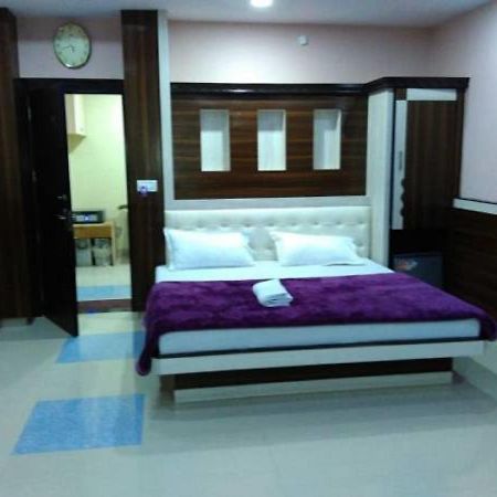 Hotel Blue Star Datia Екстериор снимка