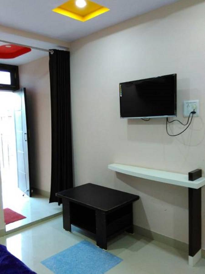 Hotel Blue Star Datia Екстериор снимка