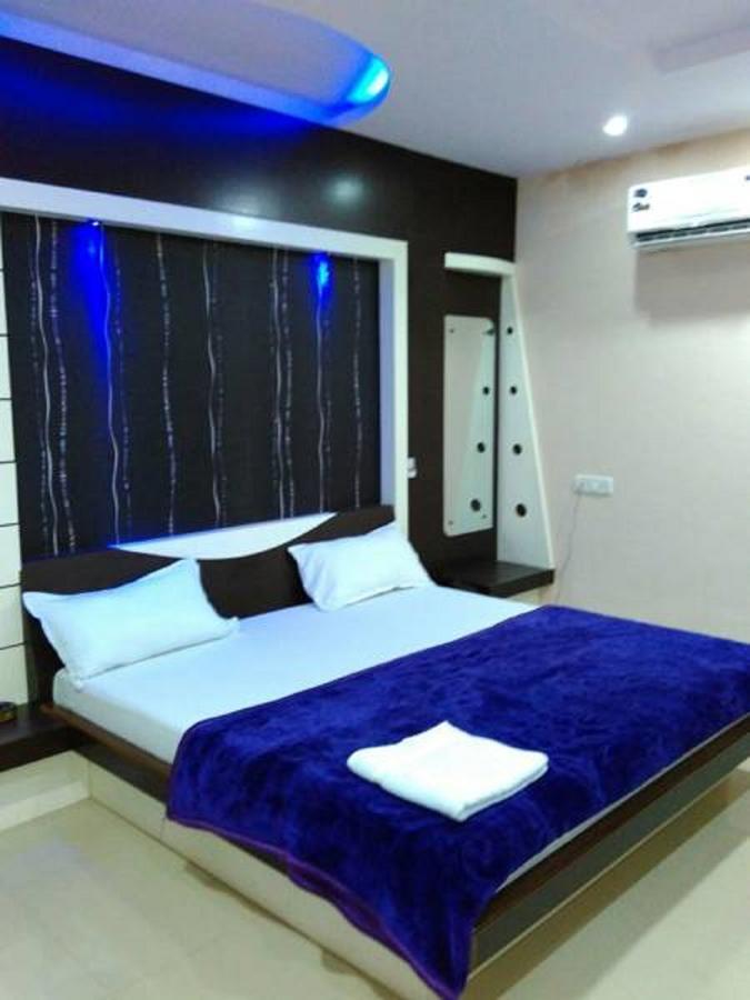 Hotel Blue Star Datia Екстериор снимка