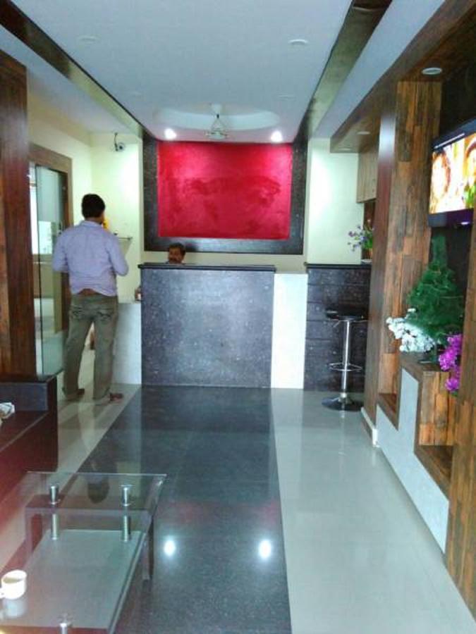 Hotel Blue Star Datia Екстериор снимка
