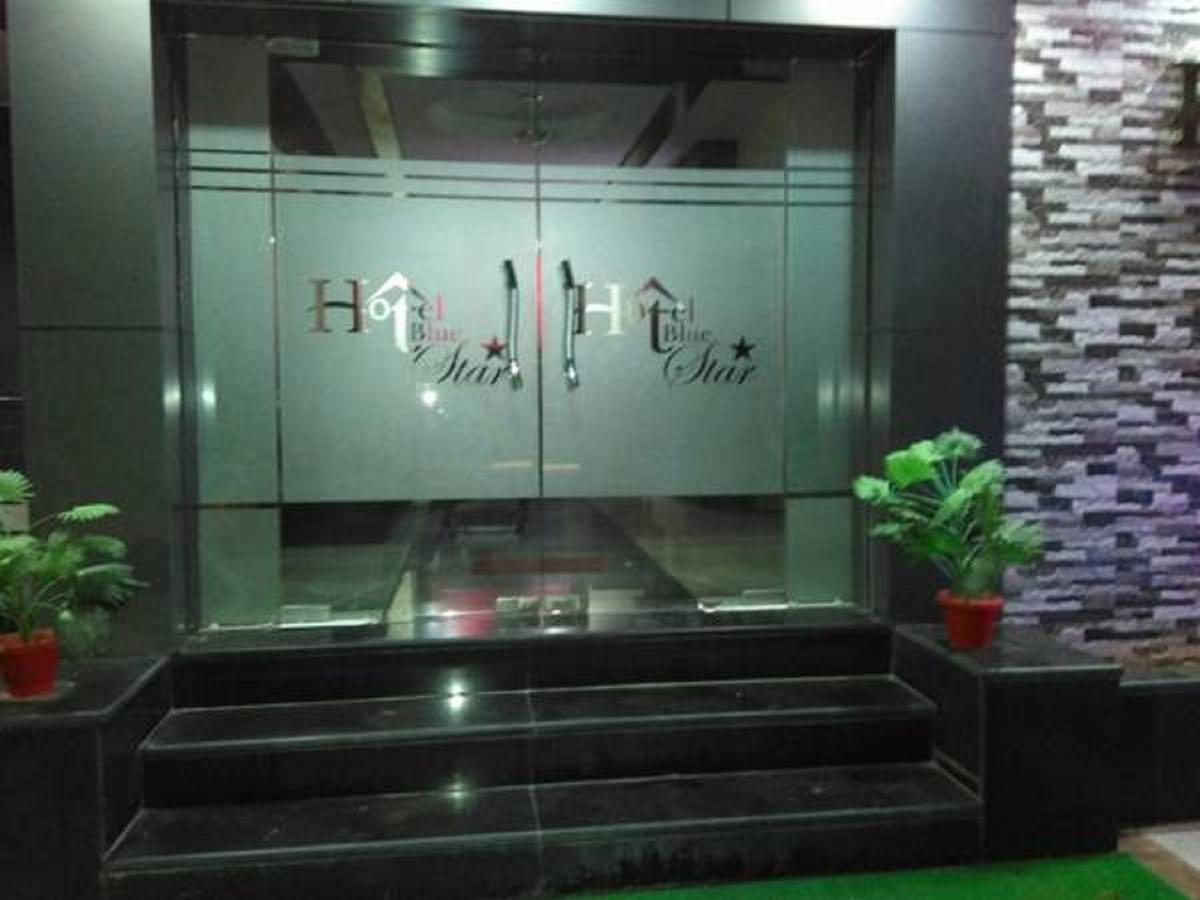 Hotel Blue Star Datia Екстериор снимка