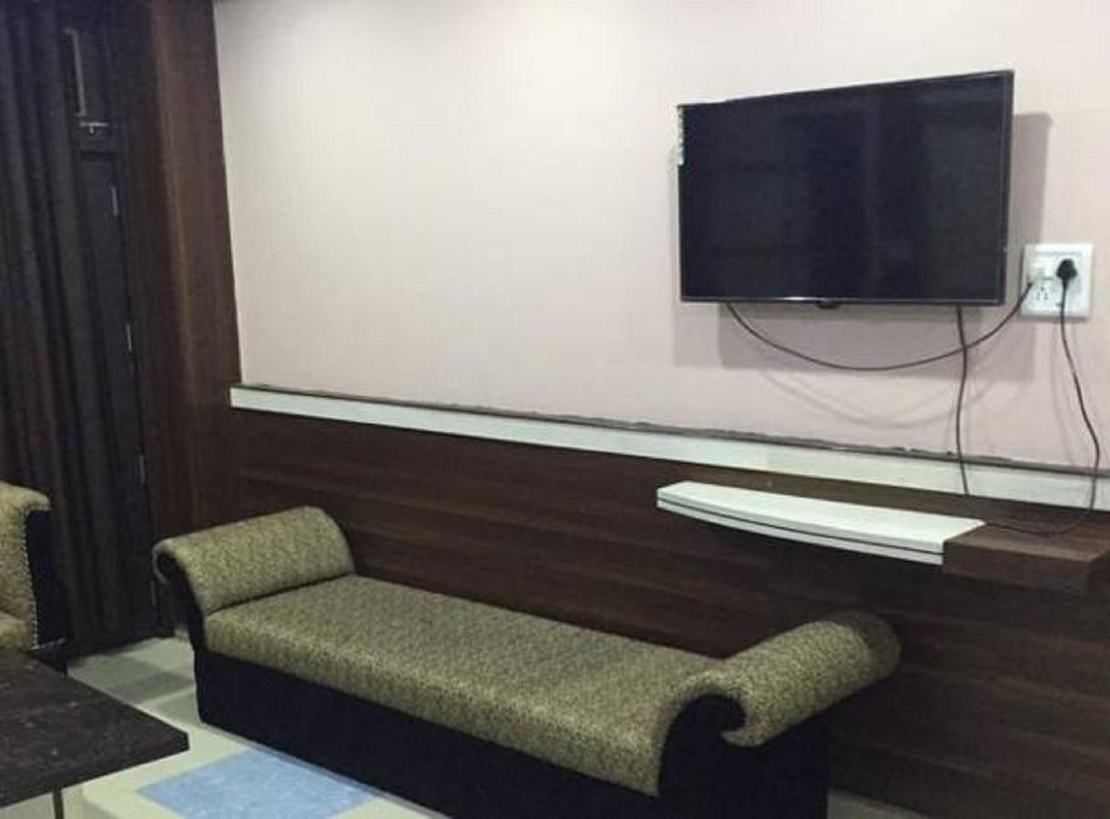 Hotel Blue Star Datia Екстериор снимка